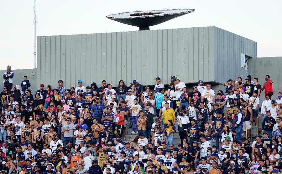 Afición de Pumas en el Pebetero