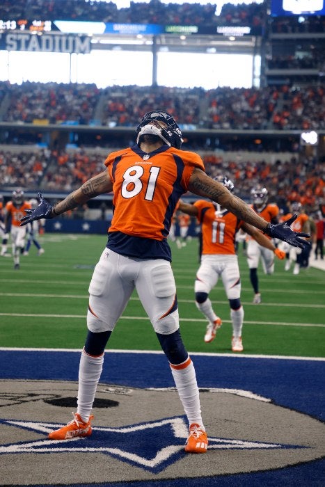 Tim Patrick en festejo con Broncos