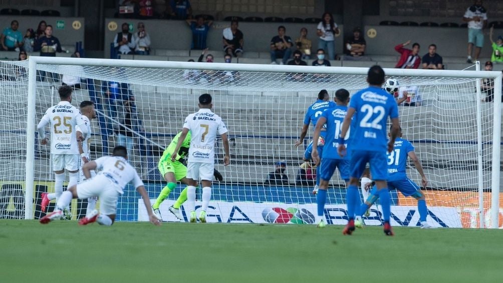 Pumas remontó a Cruz Azul