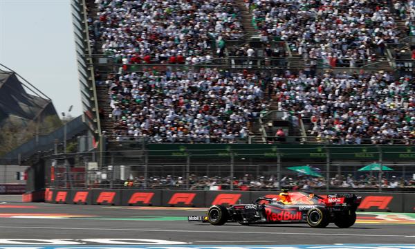 Checo Pérez en el Gran Premio de México