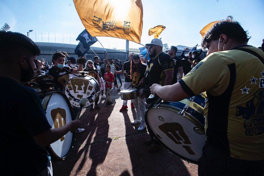 La Rebel previo al Pumas vs Cruz Azul