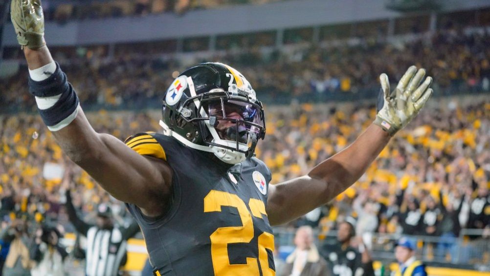 Najee Harris en festejo con Steelers