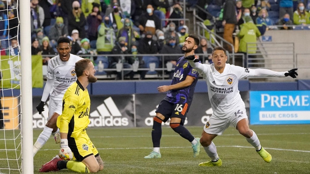 Javier Hernández durante un partido con LA Galaxy