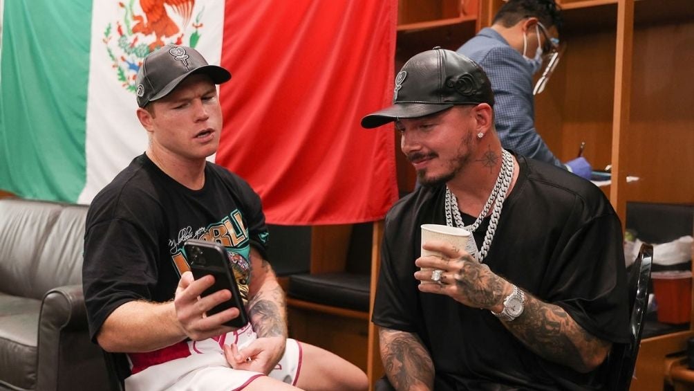 J Balvin con el Canelo