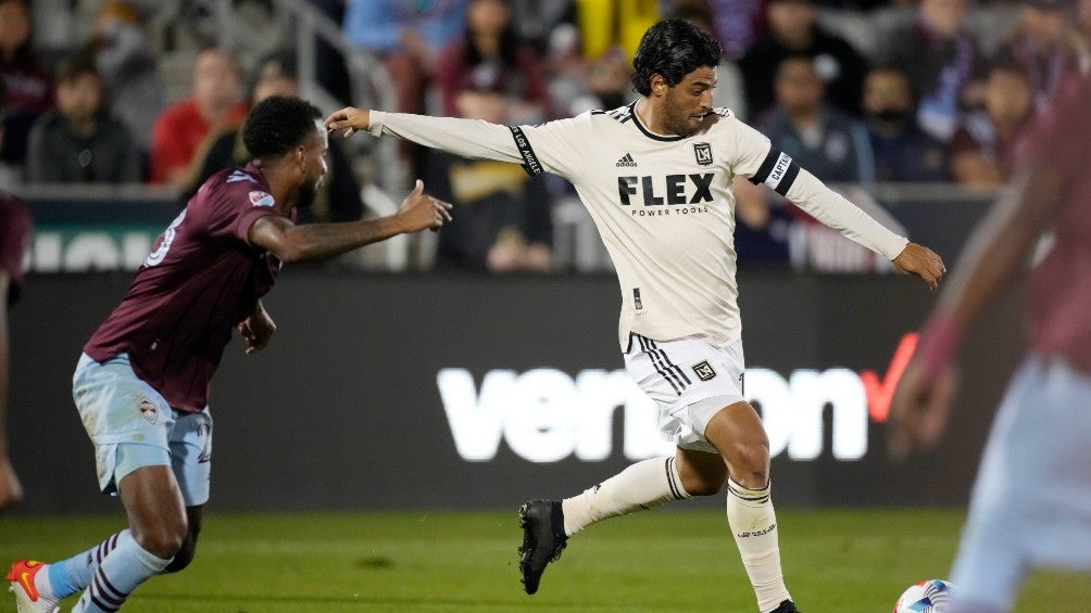 Carlos Vela durante un partido con LAFC