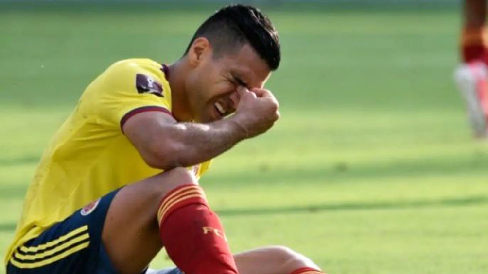 Falcao se lamenta en un juego de Colombia