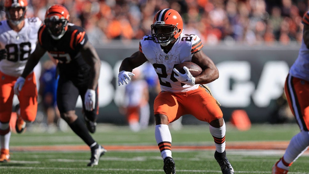 Nick Chubb en duelo los Browns