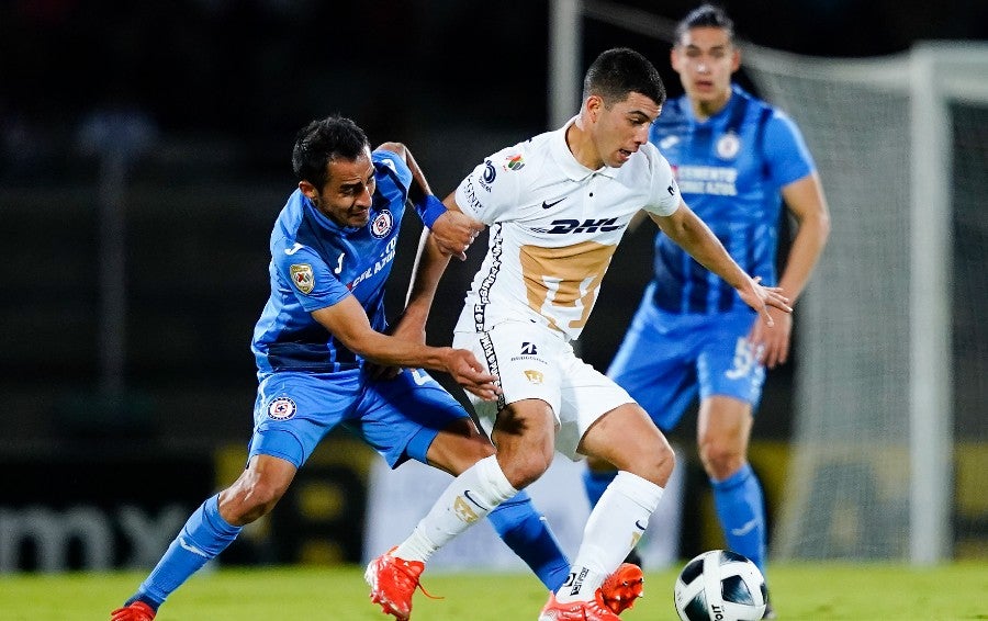 Mediocampista en juego ante Cruz Azul