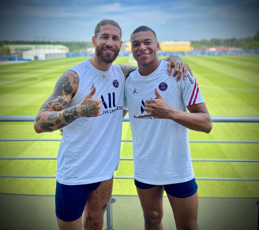 Ramos junto a Mbappé en un entrenamiento