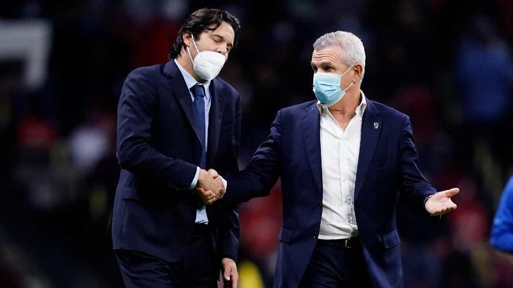 El DT azulcrema se despide de Javier Aguirre