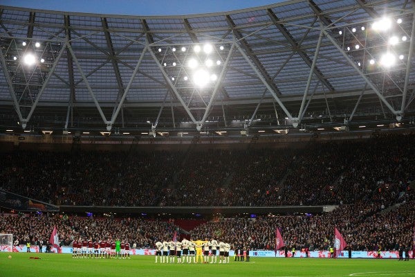 Partido liguero entre el West Ham United y Liverpool