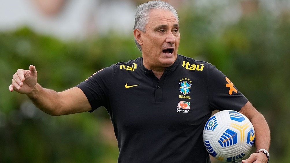 Tite da indicaciones a sus dirigidos