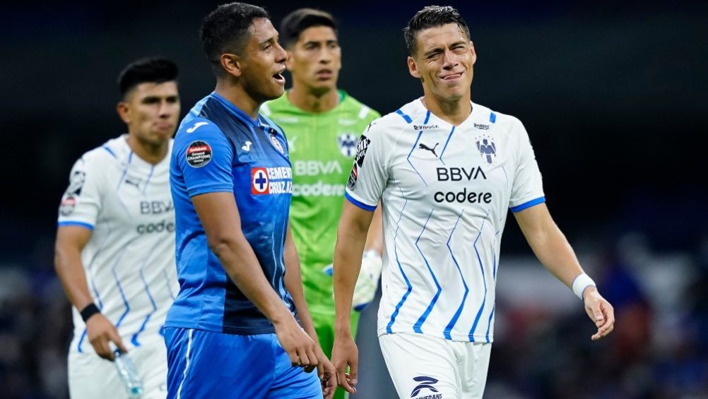 Héctor Moreno y Luis Romo en un partido de Liga MX