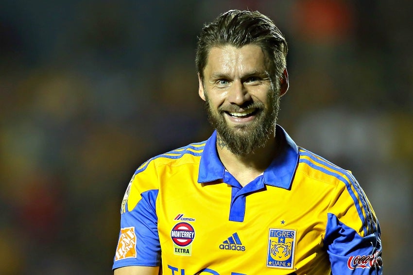 Rafael Sobis en un partido de Tigres