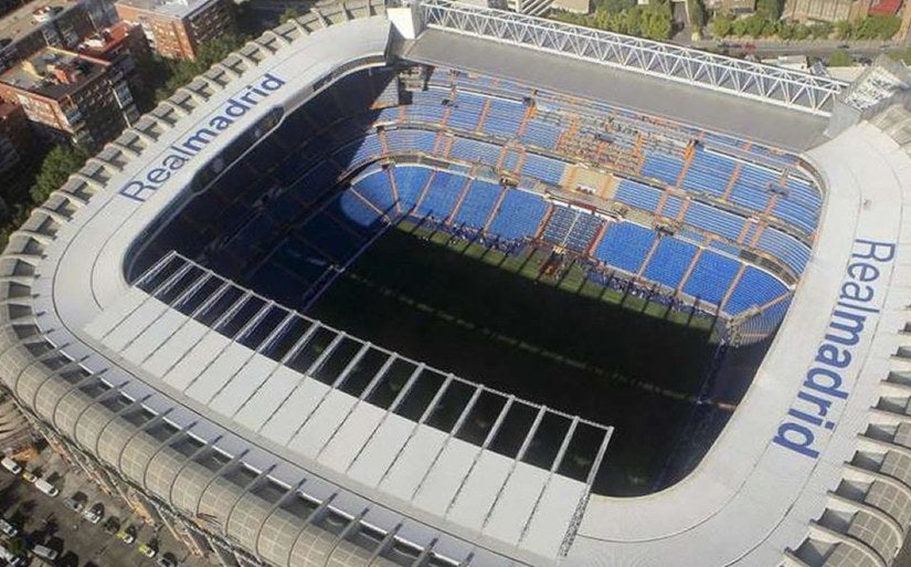 Santiago Bernabéu siendo remodelado