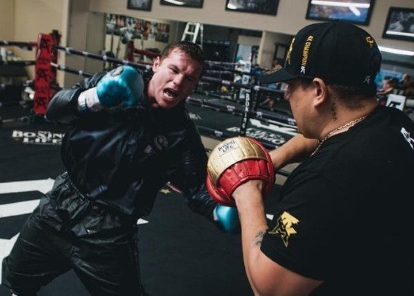 Saúl 'Canelo' Álvarez entrena junto a Eddy Reynoso