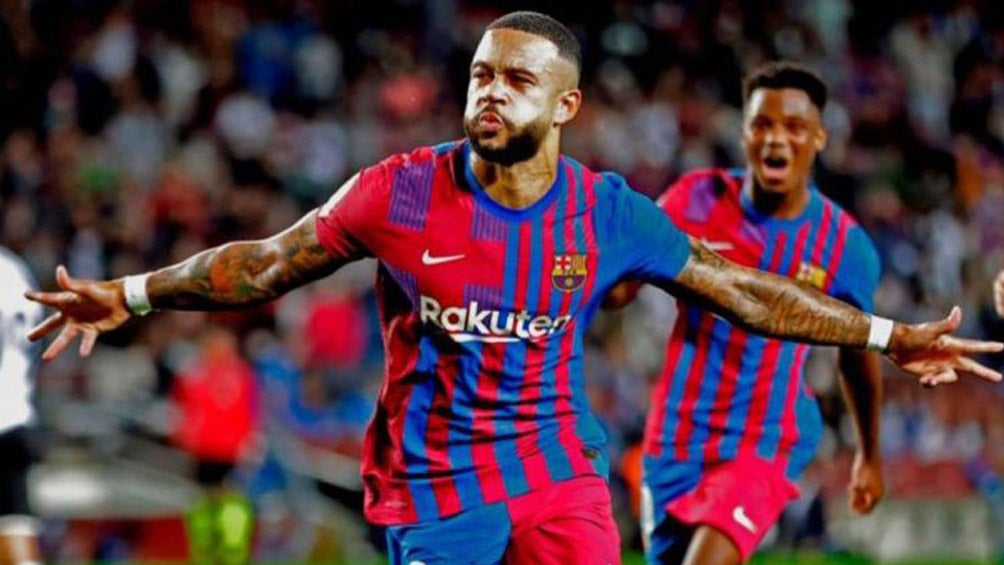 Memphis Depay en festejo con Barcelona