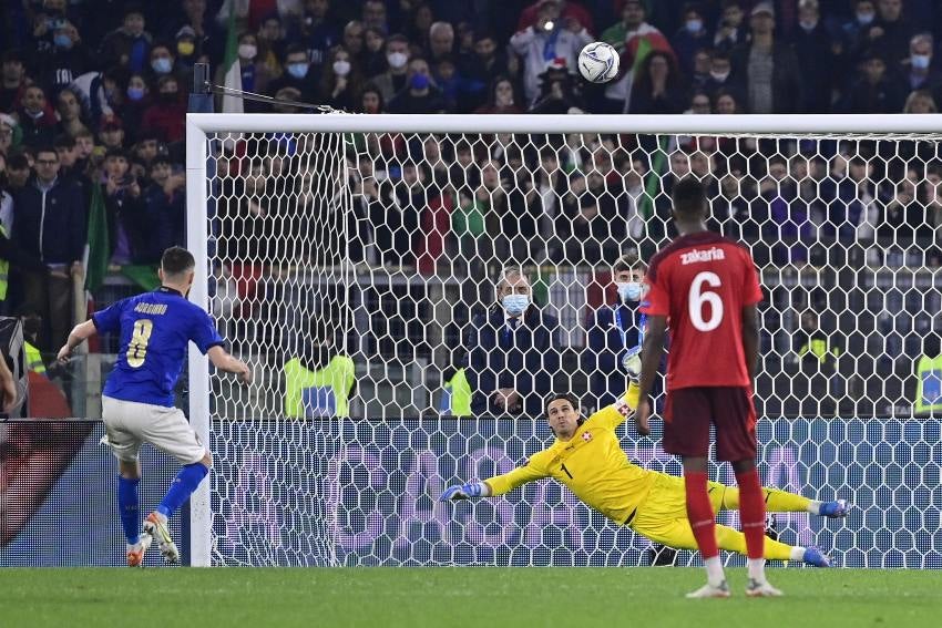 Jorginho fallando el penalti del triunfo ante Suiza