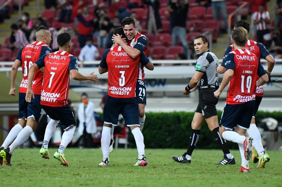 Rojiblancos celebran gol ante Cruz Azul