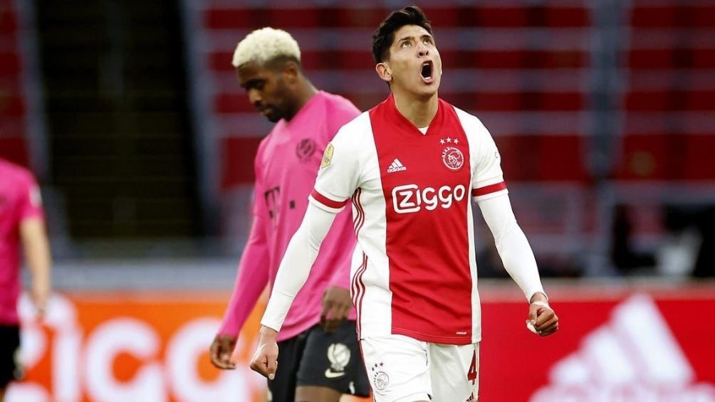 Álvarez en un partido con el Ajax