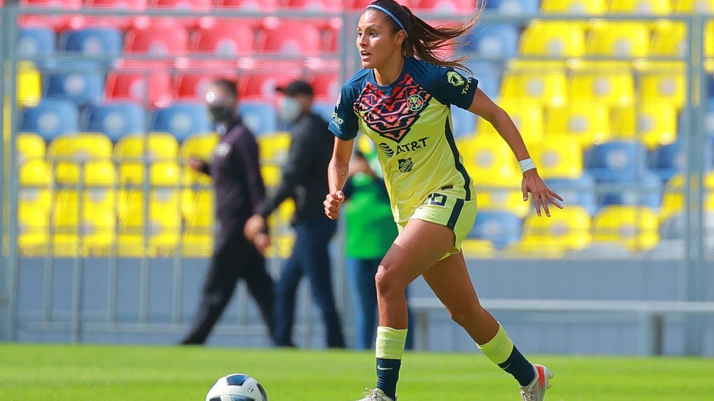 Karen Luna en acción con el América