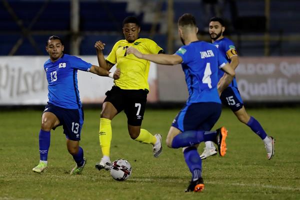 El Salvador vs Jamaica en acción