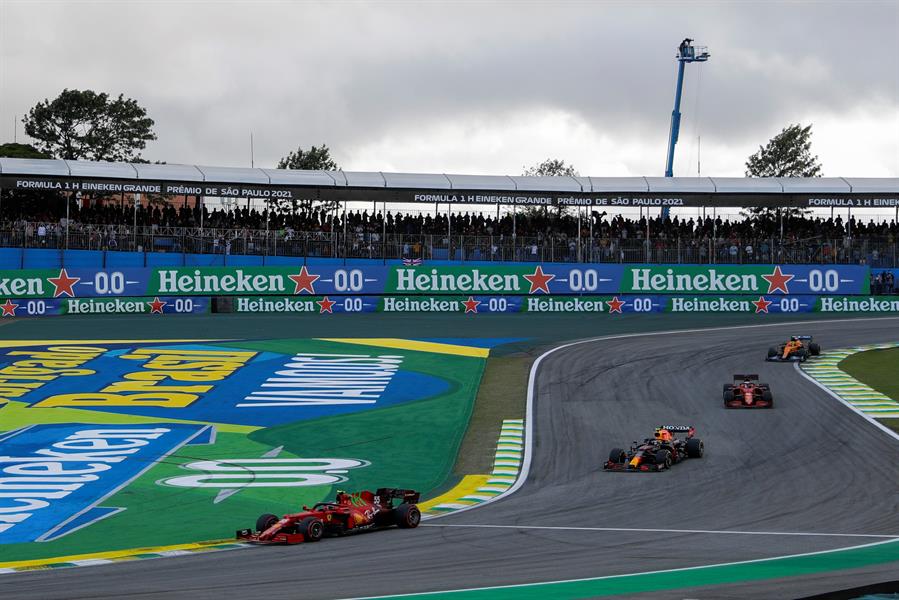 Sainz y Checo en el GP de Brasil