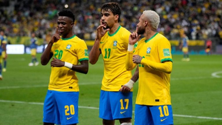 Neymar, Paquetá y Vinicius celebrando un gol a favor