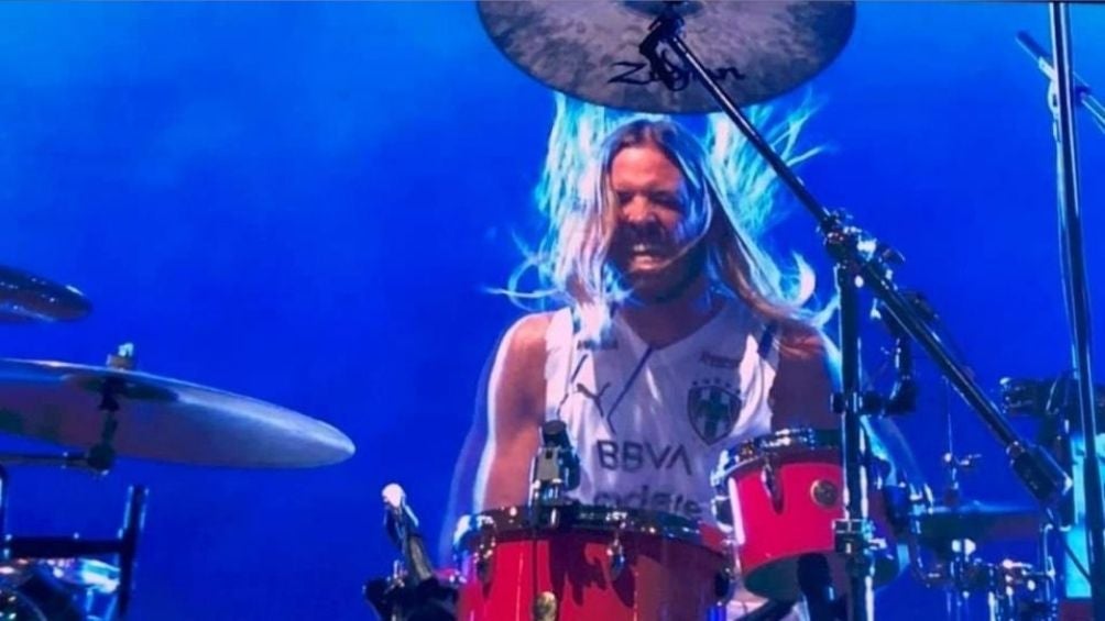 Taylor Hawkins con la playera de Rayados