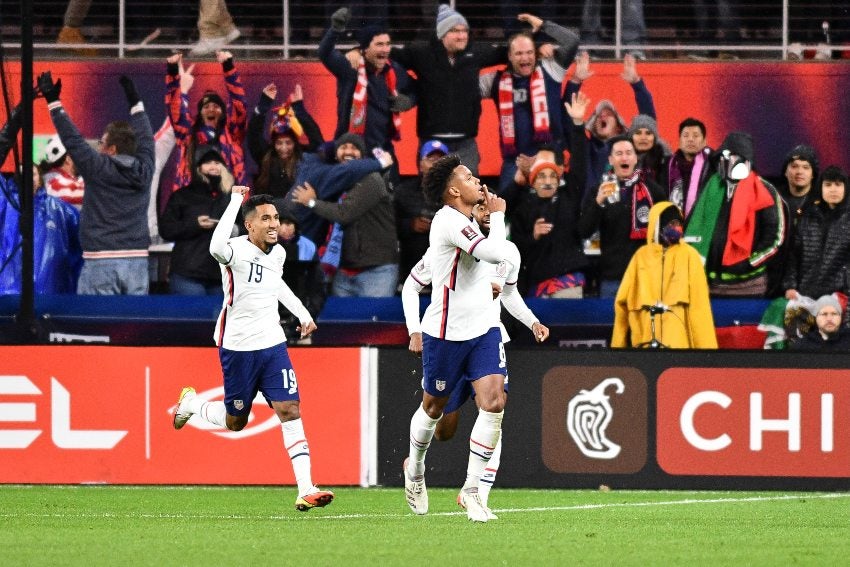 Jugadores de Estados Unidos festejando un gol a favor