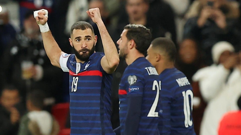 Karim Benzema festejando gol con la Selección de Francia