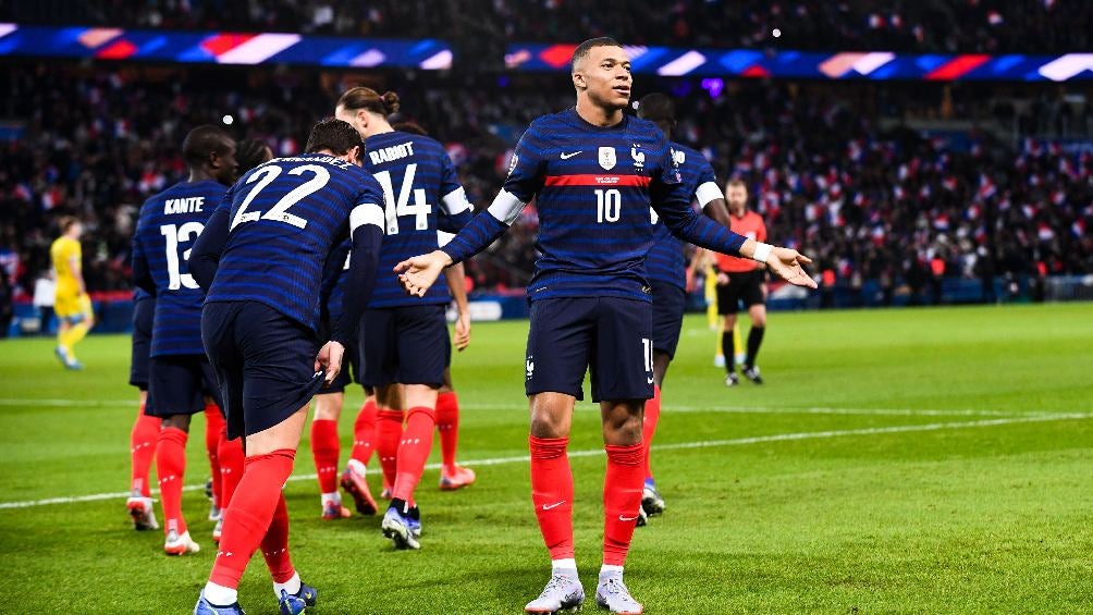 Kylian Mbappé festejando gol con la Selección de Francia