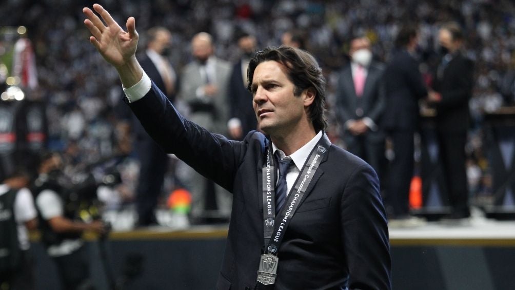 Solari en un partido con América 