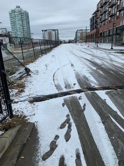 Calle de Edmonton cubierta de nieve