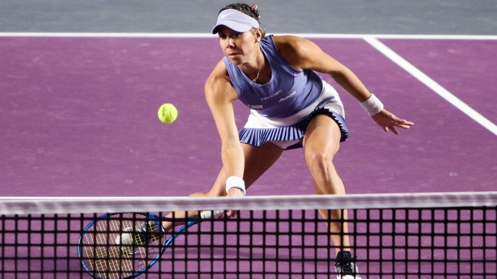 Giuliana Olmos en acción en las WTA Finals