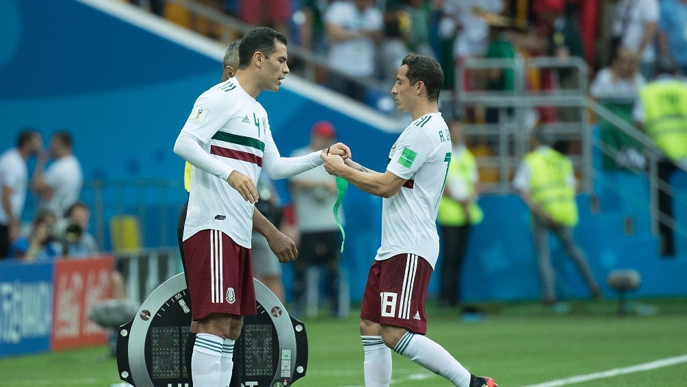 Márquez y Guardado en un partido de México