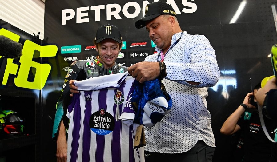 Ronaldo regaló playera del Valladolid a Valentino