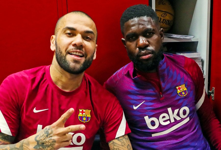 Alves con Samuel Umitit