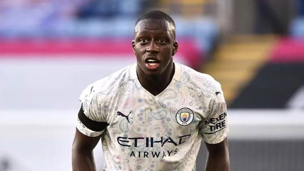 Benjamin Mendy en juego con el Manchester City