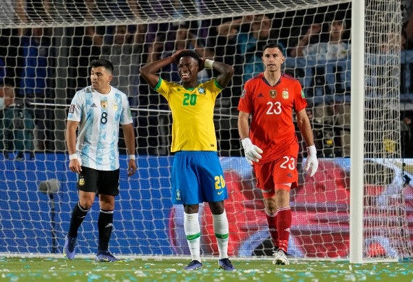 Vinicius Jr reacciona tras fallar frente a Argentina