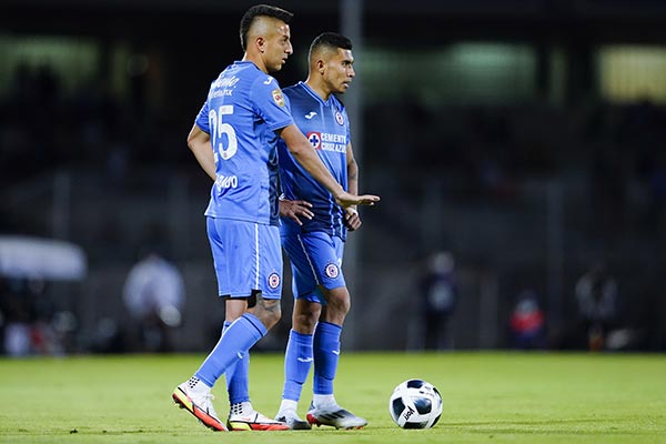 Alvarado y Pineda contra Pumas