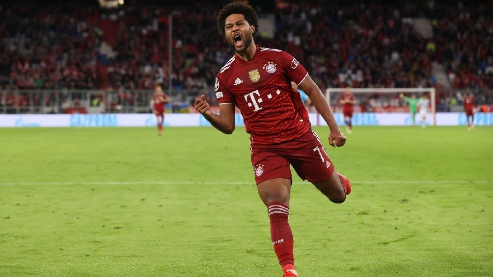 Serge Gnabry festejando gol con el Bayern Múnich