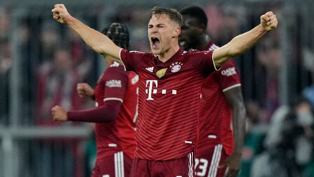 Joshua Kimmich festejando gol con el Bayern Múnich