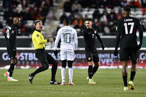 Orbelín Pineda reacciona durante el partido ante Canadá