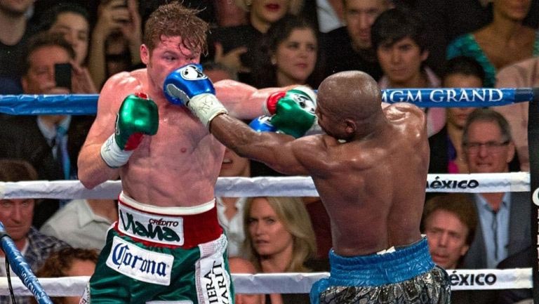 El estadounidense en su pelea ante Canelo Álvarez 