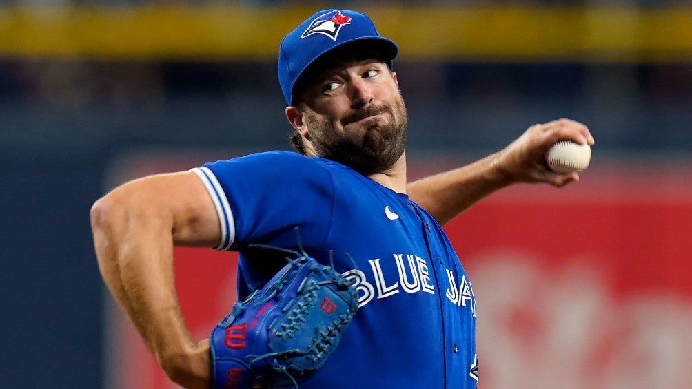 Robbie Ray durante un partido con los Blue Jays