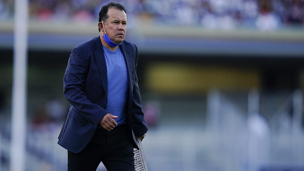 Juan Reynoso en el Pumas vs Cruz Azul