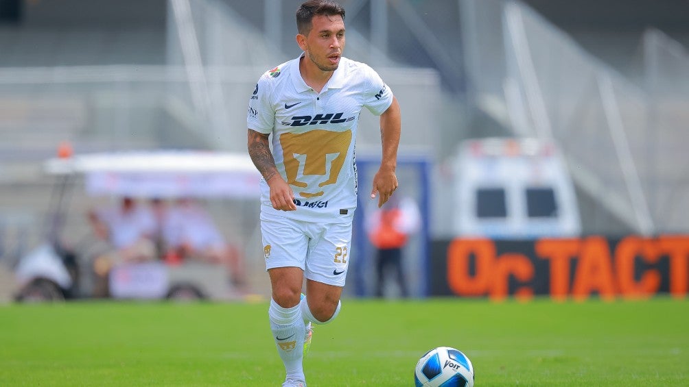 Cristian Battocchio durante partido en el Estadio Olímpico Universitario