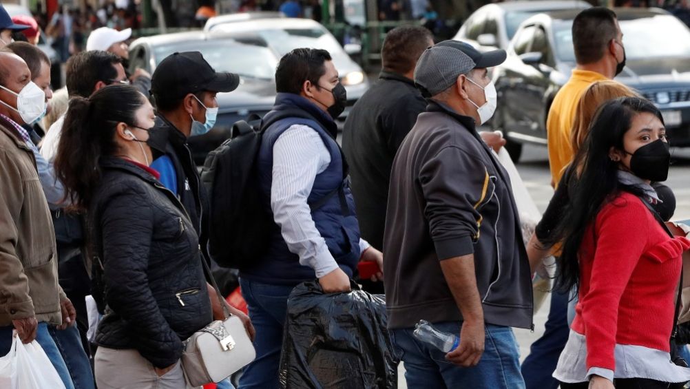 Personas transitando en la CDMX