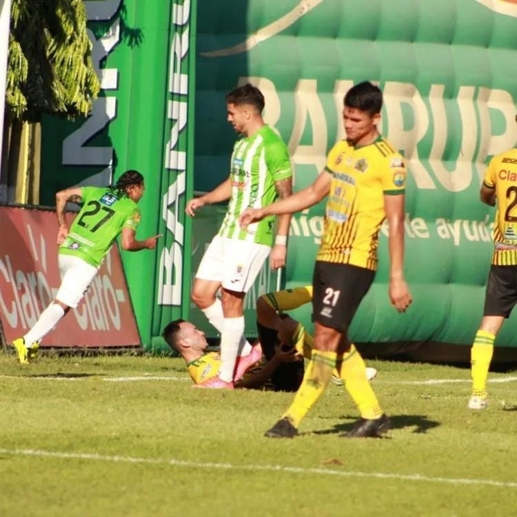 Gullit Peña marcó doblete con el Antigua